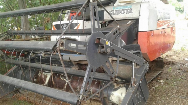 ขายรถเกี่ยวข้าว DC95GM ปี56 ใช้งาน1505ชั่วโมง สภาพสวยพร้อมใช้งาน ราคา580,000 สนใจโทร 090-8588220 093-3258446 www.narong2truck.com www.truck.in.th/498 https://www.facebook.com/narong2truck/ ID: narong498 ID: 09332584461 เพจ Facebook ณรงค์ ซื้อขายรถมือสอง ก