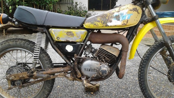 ขาย DT100 เล่มพร้อมชุดโอนลอยเครื่องดีภาษีขาดเกินเหมาะไปจัดสภาพใหม่รถสตาร์ทติดขี่ได้