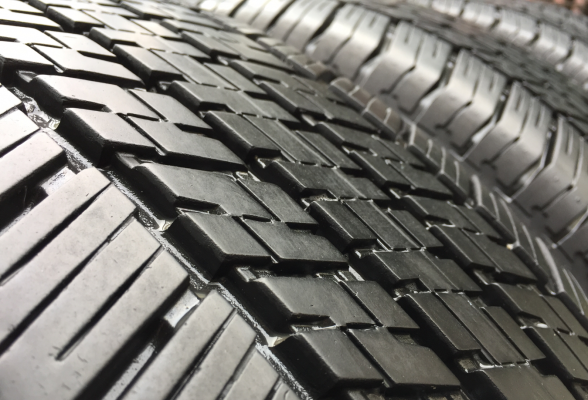 ยาง Bridgestone 265 60 18 ปลายปี15 ดอกเต็ม เนื้อนิ่มๆ ราคาไม่แพง