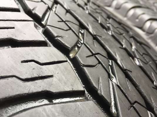 ยาง Dunlop 265 65 17 ปี16 ดอกเต็ม เนื้อนิ่มๆ ไม่มีปะ ใช้ยาว ราคาไม่แพง