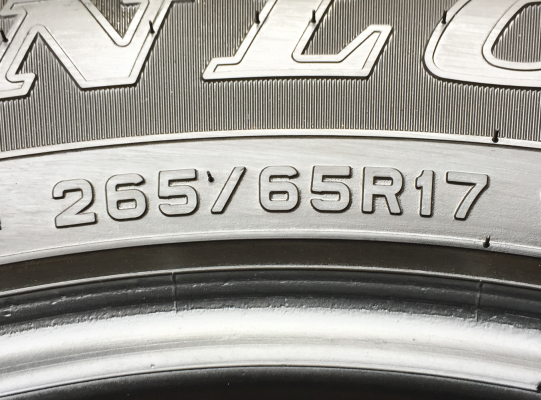 ยาง Dunlop 265 65 17 ปี16 ดอกเต็ม เนื้อนิ่มๆ ไม่มีปะ ใช้ยาว ราคาไม่แพง