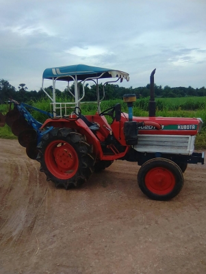 สีนวนจัดให้ Kubota L2402 สภาพสวย เครื่องดียางพร้อม พร้อมลุย มาพร้อมผานสี่ สนใจติดต่อ 089-9638932