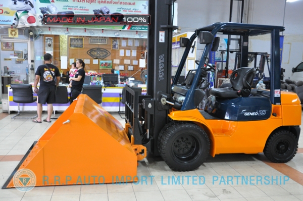 ขายรถโฟล์คลิฟท์มือสอง TOYOTA รุ่น 7FD25-11741 นำเข้าจากประเทศญี่ปุ่น 100\% ไม่เคยใช้งานในไทย