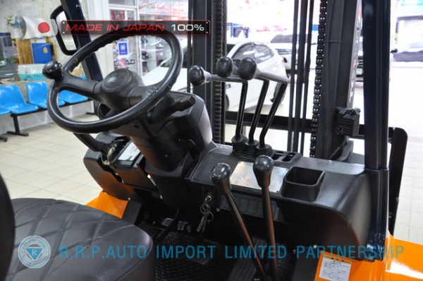 ขายรถโฟล์คลิฟท์มือสอง TOYOTA รุ่น 7FD25-11741 นำเข้าจากประเทศญี่ปุ่น 100\% ไม่เคยใช้งานในไทย