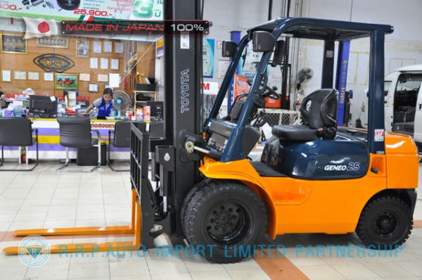 ขายรถโฟล์คลิฟท์มือสอง TOYOTA รุ่น 7FD25-11741 นำเข้าจากประเทศญี่ปุ่น 100\% ไม่เคยใช้งานในไทย