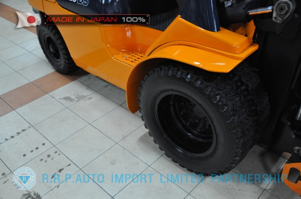 ขายรถโฟล์คลิฟท์มือสอง TOYOTA รุ่น 7FD25-11741 นำเข้าจากประเทศญี่ปุ่น 100\% ไม่เคยใช้งานในไทย