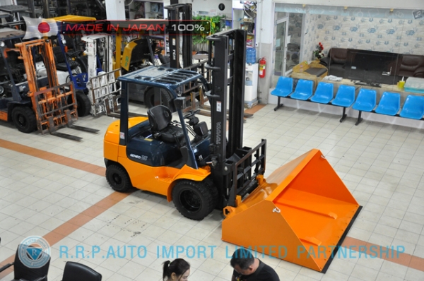 ขายรถโฟล์คลิฟท์มือสอง TOYOTA รุ่น 7FD25-11741 นำเข้าจากประเทศญี่ปุ่น 100\% ไม่เคยใช้งานในไทย