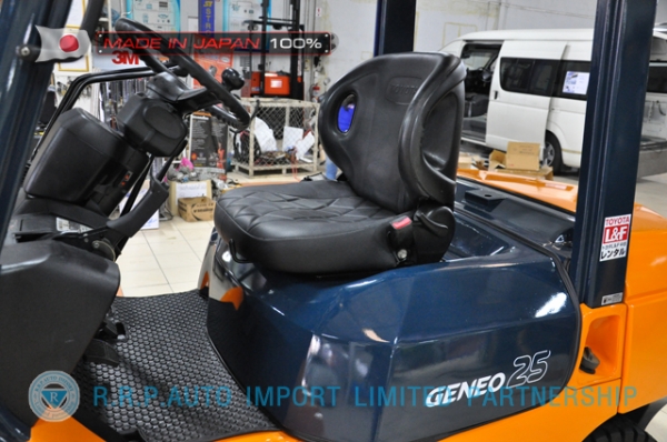 ขายรถโฟล์คลิฟท์มือสอง TOYOTA รุ่น 7FD25-11741 นำเข้าจากประเทศญี่ปุ่น 100\% ไม่เคยใช้งานในไทย
