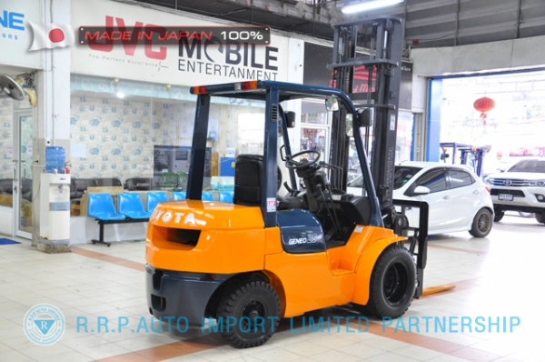 ขายรถโฟล์คลิฟท์มือสอง TOYOTA รุ่น 7FD25-11741 นำเข้าจากประเทศญี่ปุ่น 100\% ไม่เคยใช้งานในไทย