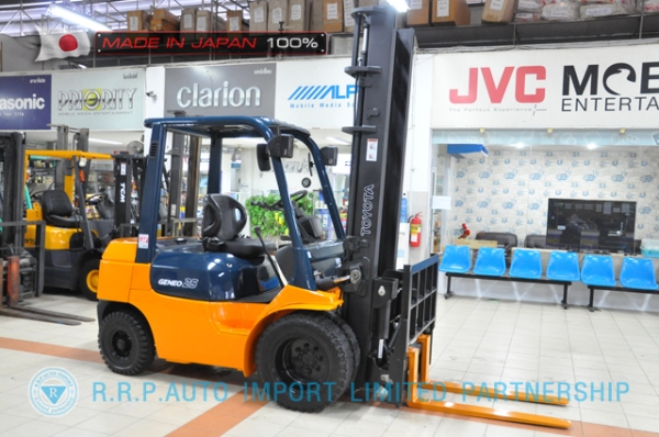 ขายรถโฟล์คลิฟท์มือสอง TOYOTA รุ่น 7FD25-11741 นำเข้าจากประเทศญี่ปุ่น 100\% ไม่เคยใช้งานในไทย