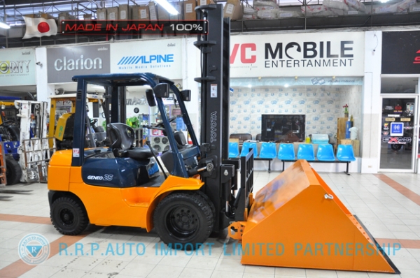 ขายรถโฟล์คลิฟท์มือสอง TOYOTA รุ่น 7FD25-11741 นำเข้าจากประเทศญี่ปุ่น 100\% ไม่เคยใช้งานในไทย