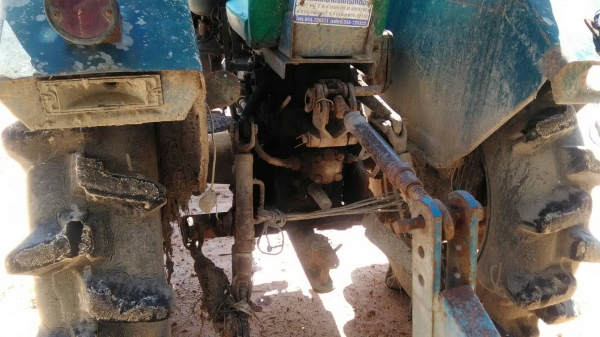 รถไถไทซัน25แรงพร้อมผาน5ใบคับ รถไถไทซัน25แรงพร้อมผาน5ใบคับ