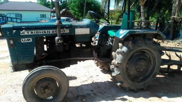 รถไถไทซัน25แรงพร้อมผาน5ใบคับ รถไถไทซัน25แรงพร้อมผาน5ใบคับ
