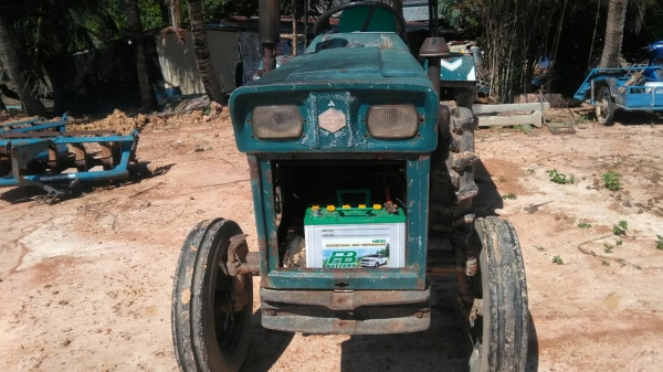 รถไถไทซัน25แรงพร้อมผาน5ใบคับ รถไถไทซัน25แรงพร้อมผาน5ใบคับ