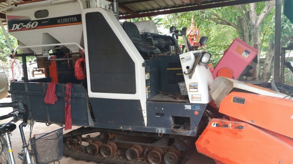 ขายรถเกี่ยวข้าว DC 60 ใช้งานได้ 2xxx ชม รถปี 54 เอกสารครบพร้อมโอน ขายรถเกี่ยวข้าว DC 60 ใช้งานได้ 2xxx ชม รถปี 54 เอกสารครบพร้อมโอน