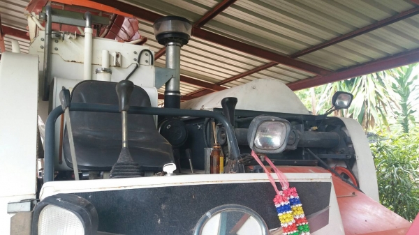 ขายรถเกี่ยวข้าว DC 60 ใช้งานได้ 2xxx ชม  รถปี 54 เอกสารครบพร้อมโอน