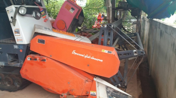 ขายรถเกี่ยวข้าว DC 60 ใช้งานได้ 2xxx ชม รถปี 54 เอกสารครบพร้อมโอน ขายรถเกี่ยวข้าว DC 60 ใช้งานได้ 2xxx ชม รถปี 54 เอกสารครบพร้อมโอน