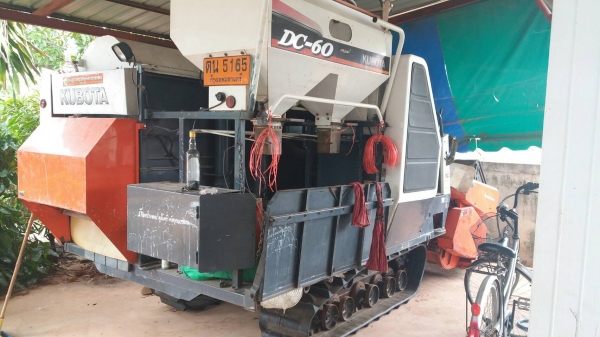 ขายรถเกี่ยวข้าว DC 60 ใช้งานได้ 2xxx ชม รถปี 54 เอกสารครบพร้อมโอน ขายรถเกี่ยวข้าว DC 60 ใช้งานได้ 2xxx ชม รถปี 54 เอกสารครบพร้อมโอน