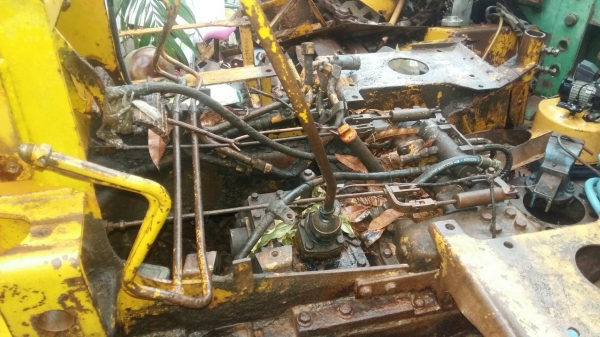 ขาย ช่วงล่าง  แท้คเตอร komatsu d20pull-5 สภาพ  ไม่ มีเครืองยนต  ทุกอย่างครบ  ขายทำอะไหล่ 35000