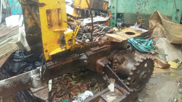 ขาย ช่วงล่าง  แท้คเตอร komatsu d20pull-5 สภาพ  ไม่ มีเครืองยนต  ทุกอย่างครบ  ขายทำอะไหล่ 35000