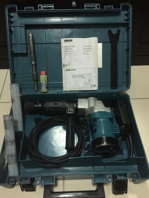สกัดคอนกรีตไฟฟ้ามือสอง Makita รุ่น HM0810TA สกัดคอนกรีตไฟฟ้ามือสอง Makita รุ่น HM0810TA