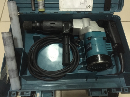 สกัดคอนกรีตไฟฟ้ามือสอง Makita รุ่น HM0810TA สกัดคอนกรีตไฟฟ้ามือสอง Makita รุ่น HM0810TA
