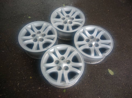 ขายล้อแม็กToyota Tiger D4D สีเดิมโรงงาน ขอบ 15 4 วง ราคา 5,500 บาท