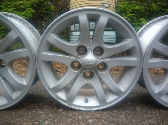 ขายล้อแม็กToyota Tiger D4D สีเดิมโรงงาน ขอบ 15 4 วง ราคา 5,500 บาท ขายล้อแม็กToyota Tiger D4D สีเดิมโรงงาน ขอบ 15 4 วง ราคา 5,500 บาท