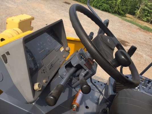 ขายรถตัก KOMATSU WA100-3 สมบูรณ์พร้อมใช้ครับ FROM JAPAN ติดต่อ 063-9316985 ID LINE : 0639316985 ครับ