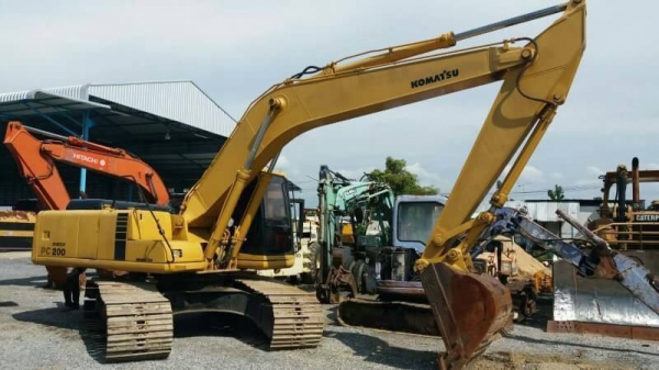 ขายด่วน!! KOMATSU PC200-6 สภาพพร้อมใช้ค่ะ ขายด่วน!! KOMATSU PC200-6 สภาพพร้อมใช้ค่ะ