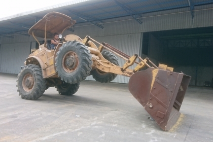 ขายรถตักล้อยาง CAT922 (สภาพดี แขนยาวตักขึ้นสิบล้อได้เลย)