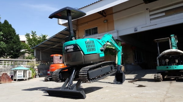 ขาย รถขุด KOBELCO รุ่น SK30SR มือสองญี่ปุ่น แทรกเหล็ก สลักบูท เอวแน่น 100\% ปั้มนิ้ว คอนโทรลสั้น ทำงานดี ทุกระบบ มือถือ/LINE ID : 0818753444