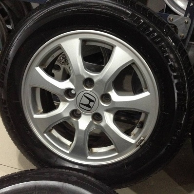 Brigedstone 195 65 15 ปี 5112 ใช้งานได้ปกติ ไม่มีซ่อม ตจว จัดส่งถึงบ้าน ใส่วีโก้ได้ แครี่ได้ และอีกห Brigedstone 195 65 15 ปี 5112 ใช้งานได้ปกติ ไม่มีซ่อม ตจว จัดส่งถึงบ้าน ใส่วีโก้ได้ แครี่ได้ และอีกห