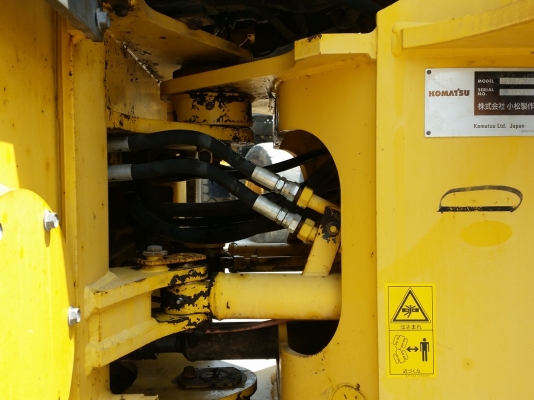 ขายรถตักล้อยาง ยี่ห้อ KOMATSU WA100-3 นำเข้าจากญี่ปุ่นแท้ 100\% สภาพสวย ไม่เคยใช้งานในไทย