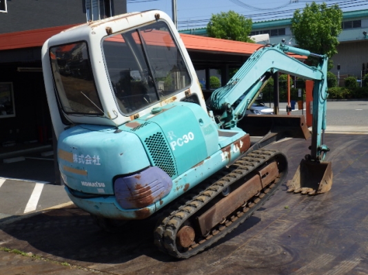 ขายรถขุดเก่าญี่ปุ่น komatsu pc30-7 มีหัวเก๋ง ใบมีด รถสวยพร้อมใช้ สนใจติดต่อสอบถาม 092-3309229 อีด