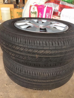 ล้อเดิม Revo 5 รู ป้ายแดง สี ตุ่ม อยู่ครบ ยาง Dunlop 215/65/16ปี17 วิ่งมา10กิโล