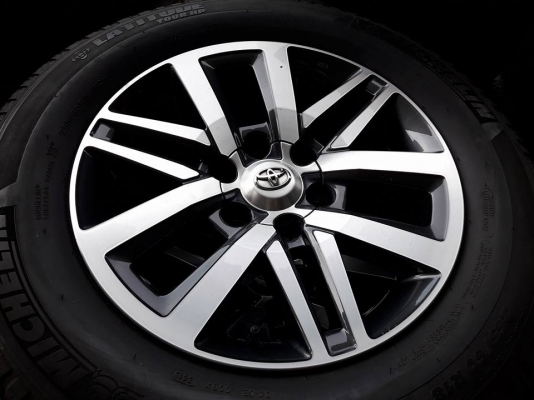 ขายล้อแม็ก Toyota Fortuner ขอบ18 สภาพนางฟ้า ยางมิเชอลิน 265 60 18 ปลายปี2015