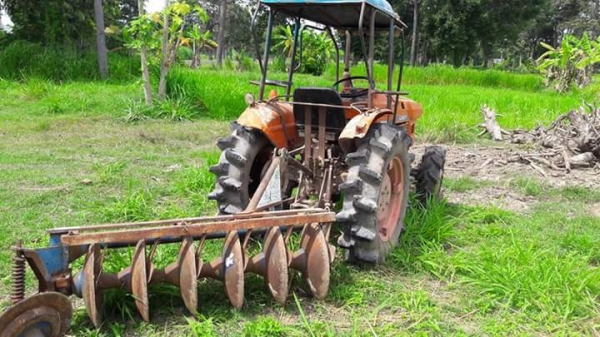 รถไถนานั่งขับ คูโบต้า l 26 01 เครื่องนิ่ม 2 เพลาขับ โฟวิล พร้อมอุปกรณ์ rotary 155 และผานไถ 6 ใบ 20 นิ้ว แรงแรง ใช้งานได้เลยไม่ต้องซ่อม ราคา 59 500 โทร 087 551 1464 dtac 063 635 9242 ais รถไถนานั่งขับ คูโบต้า l 26 01 เครื่องนิ่ม 2 เพลาขับ โฟวิล พร้อมอุปกรณ์ rotary 155 และผานไถ 6 ใบ 20 นิ้ว แรงแรง ใช้งานได้เลยไม่ต้องซ่อม ราคา 59 500 โทร 087 551 1464 dtac 063 635 9242 ais