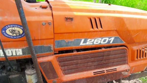 รถไถนานั่งขับ คูโบต้า l 26 01 เครื่องนิ่ม 2 เพลาขับ โฟวิล พร้อมอุปกรณ์ rotary 155 และผานไถ 6 ใบ 20 นิ้ว แรงแรง ใช้งานได้เลยไม่ต้องซ่อม ราคา 59 500 โทร 087 551 1464 dtac 063 635 9242 ais