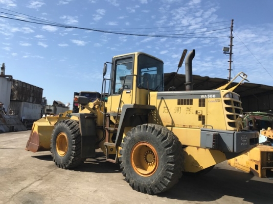 รถตักล้อยาง Komatsu WA300-3E รถเก่านอกสภาพดี นำเข้าจากญี่ปุ่น เครื่องแน่น แรง ทำงานได้เลย รถตักล้อยาง Komatsu WA300-3E รถเก่านอกสภาพดี นำเข้าจากญี่ปุ่น เครื่องแน่น แรง ทำงานได้เลย