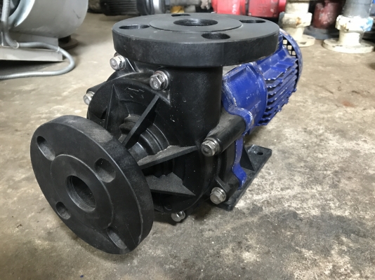 ขายปั้มเคมี Magnet pump Iwaki 1HP. 380V made in Japan สภาพสวยเดิมๆ พร้อมใช้งาน