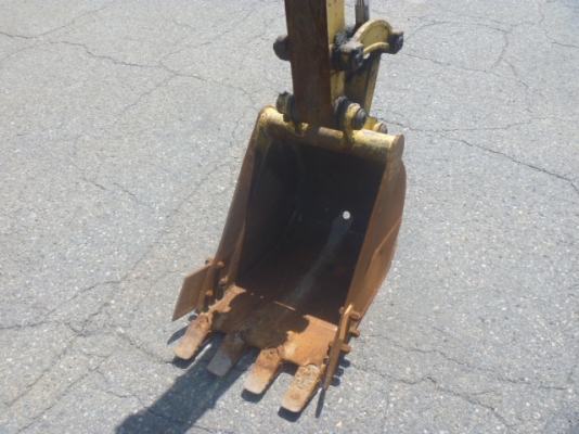 Komatsu PC30MR-2 เก่าญี่ปุ่น แทรคเหล็กหุ้มก้อนยาง หัวเก๋งยกได้ Komatsu PC30MR-2 เก่าญี่ปุ่น แทรคเหล็กหุ้มก้อนยาง หัวเก๋งยกได้