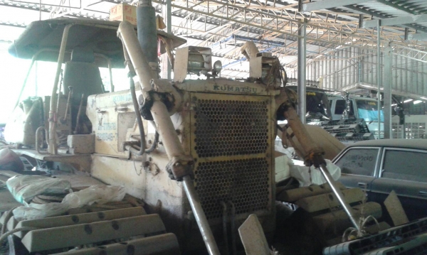 ขายแทรกเตอร์ ยี่ห้อ komatsu รุ่นD60P ตีนเป็ด เกียร์ตัด เป็นรถบ้าน สภาพดีใช้ทำงานเลย ขาย850000บ.