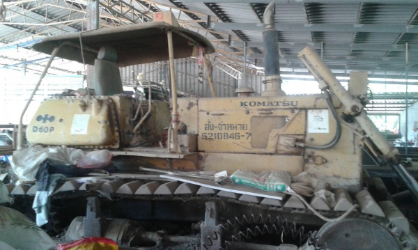 ขายแทรกเตอร์ ยี่ห้อ komatsu รุ่นD60P ตีนเป็ด เกียร์ตัด เป็นรถบ้าน สภาพดีใช้ทำงานเลย ขาย850000บ. ขายแทรกเตอร์ ยี่ห้อ komatsu รุ่นD60P ตีนเป็ด เกียร์ตัด เป็นรถบ้าน สภาพดีใช้ทำงานเลย ขาย850000บ.