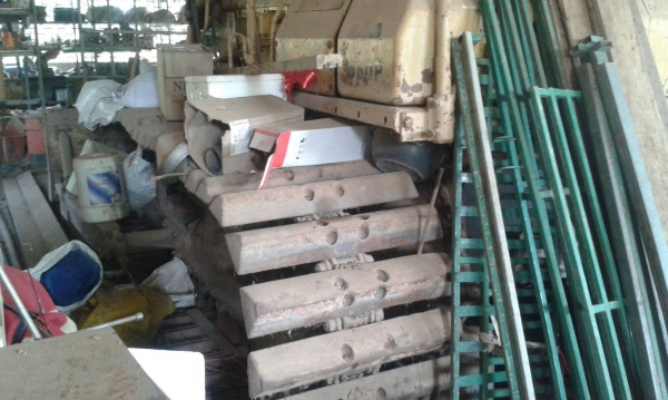 ขายแทรกเตอร์ ยี่ห้อ komatsu รุ่นD60P ตีนเป็ด เกียร์ตัด เป็นรถบ้าน สภาพดีใช้ทำงานเลย ขาย850000บ. ขายแทรกเตอร์ ยี่ห้อ komatsu รุ่นD60P ตีนเป็ด เกียร์ตัด เป็นรถบ้าน สภาพดีใช้ทำงานเลย ขาย850000บ.