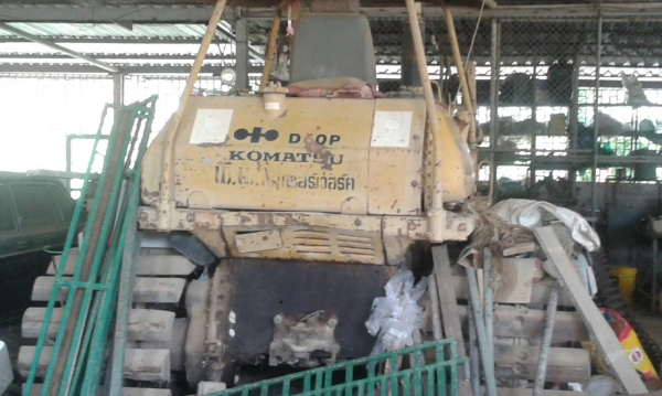 ขายแทรกเตอร์ ยี่ห้อ komatsu รุ่นD60P ตีนเป็ด เกียร์ตัด เป็นรถบ้าน สภาพดีใช้ทำงานเลย ขาย850000บ. ขายแทรกเตอร์ ยี่ห้อ komatsu รุ่นD60P ตีนเป็ด เกียร์ตัด เป็นรถบ้าน สภาพดีใช้ทำงานเลย ขาย850000บ.