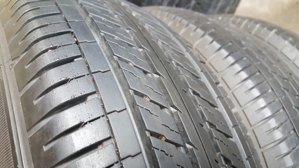 ยางป้ายแดงดันลอป 215/65/16 ยางป้ายแดงดันลอป 215/65/16