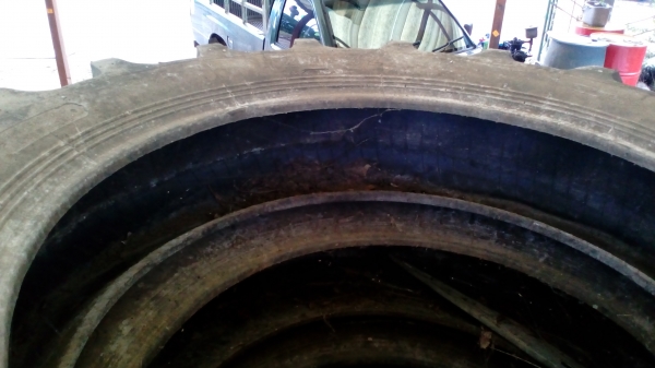 ยางหลังรถไถใหญ่ ยางหลังรถไถใหญ่