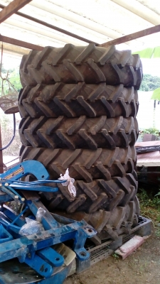 ยางหลังรถไถใหญ่