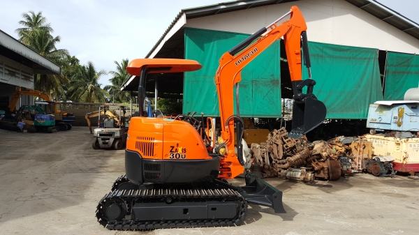 ขาย รถขุด HITACHI รุ่น ZX30 มือสองญี่ปุ่น แทรกเหล็ก สลักบูท เอวแน่น 100\% ทำงานไวดี ทุกระบบ สวยพร้อมใช้งาน มือถือ/LINE ID : 0818753444
